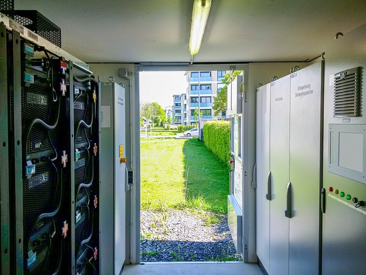 At all six locations, each battery storage station consists of three parallel, interconnected StoraXe Rack Storage Systems (SRS0112) from ADS-TEC; each station has a capacity of 112 kilowatt hours and an output of 500 kilowatt. - © ADS-TEC

