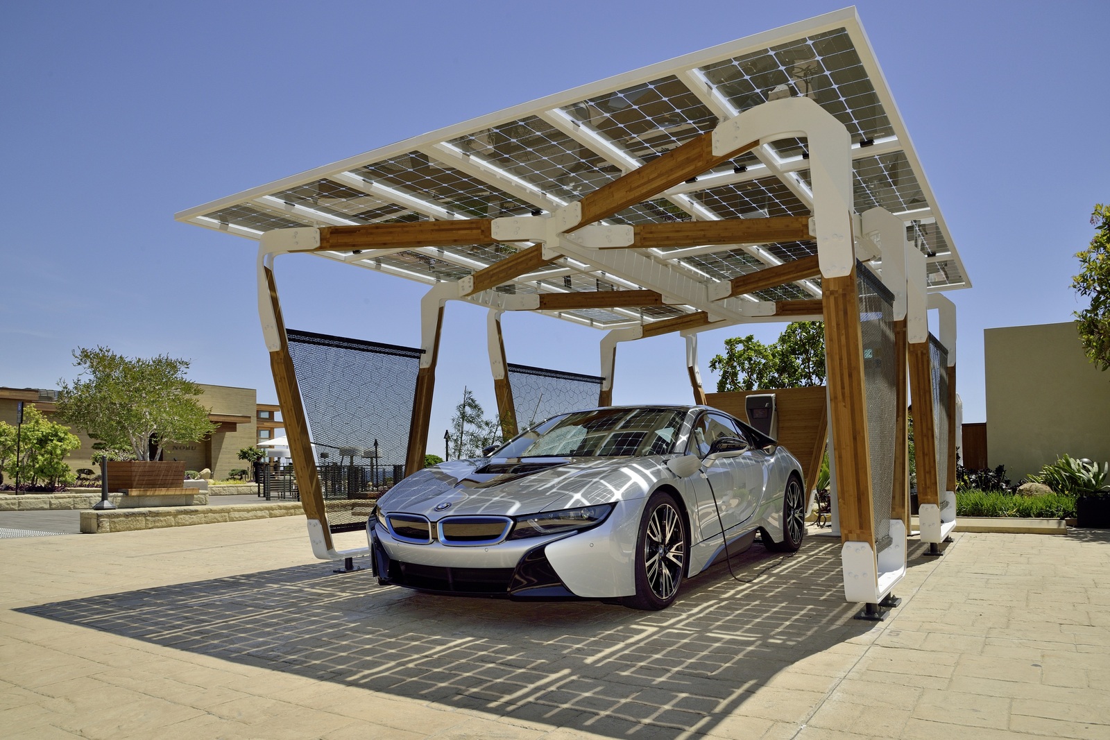 Solar carport and wall boxes for BMWi and plug-in hybrid BMW models