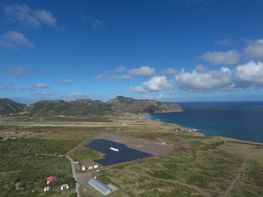 Island hybrid PV-battery plant with excellent performance