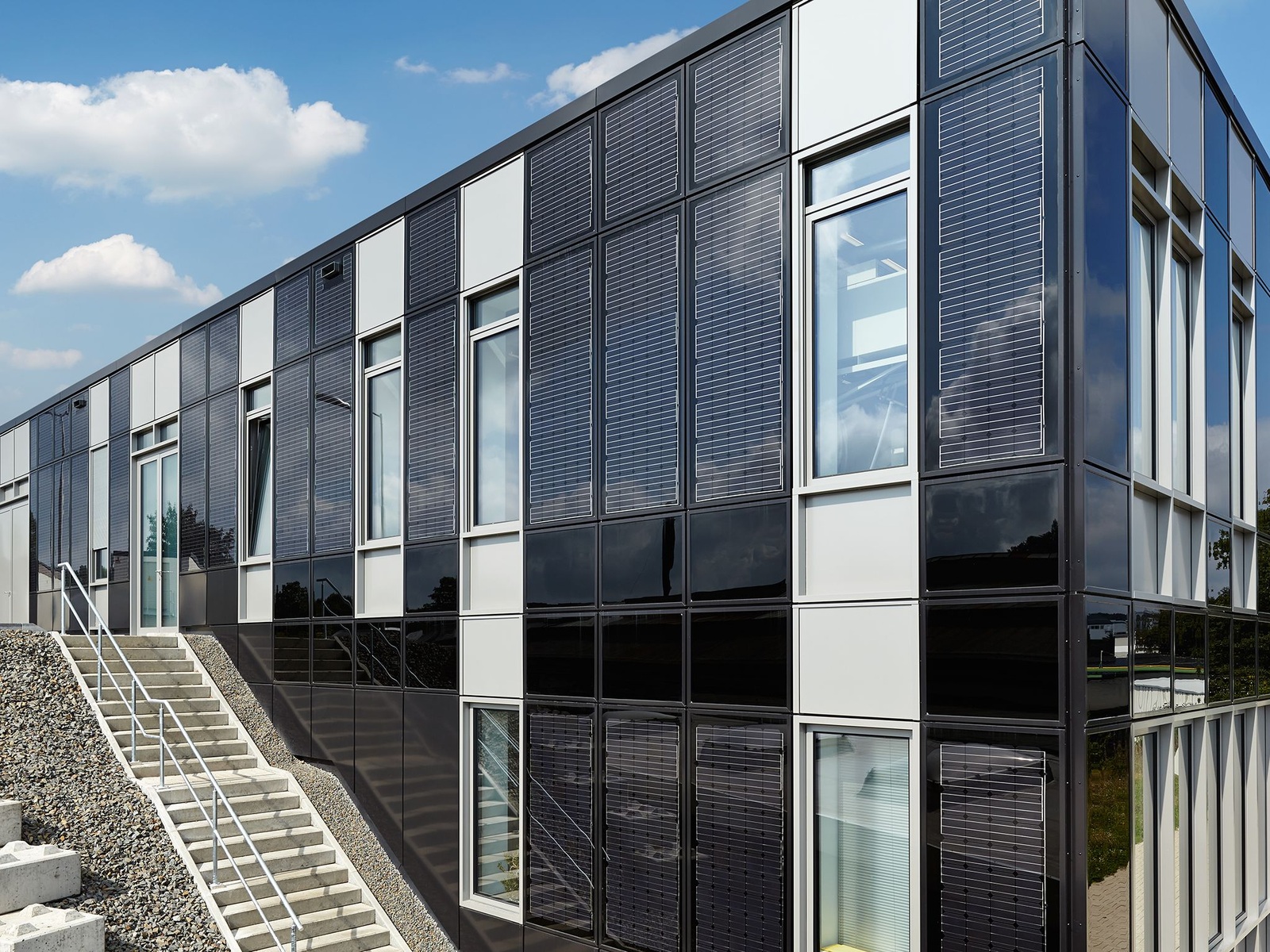 Schüco BIPV: building-integrated photovoltaics is future-oriented - pv ...