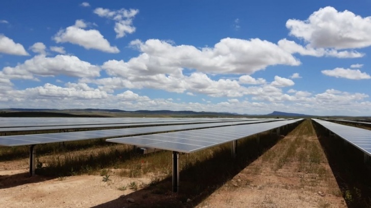 <p>Athos Solar is big on local value creation, a policy the company again pursued with this plant. Spanish enterprises provided all services as well as the central inverters and the substructure of single-axis trackers.</p> - ©  Athos Solar