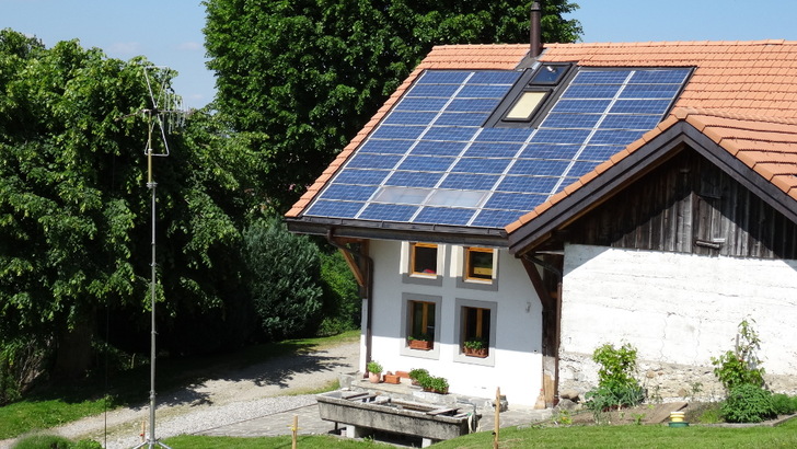To be clear: The vast majority of solar systems involving DC optimizers work without any problems. - © Bakom
 To be clear: The vast majority of solar systems involving DC optimizers work without any problems.