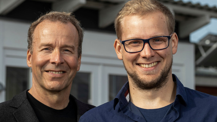 Kai Lippert is Managing Director of EWS in Handewitt. To his right is his son Paul Dahm, who is his successor in the company. - © EWS
