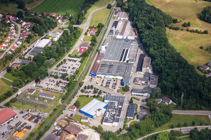 The company headquarters of Varta AG seen from the air. - © Varta AG
