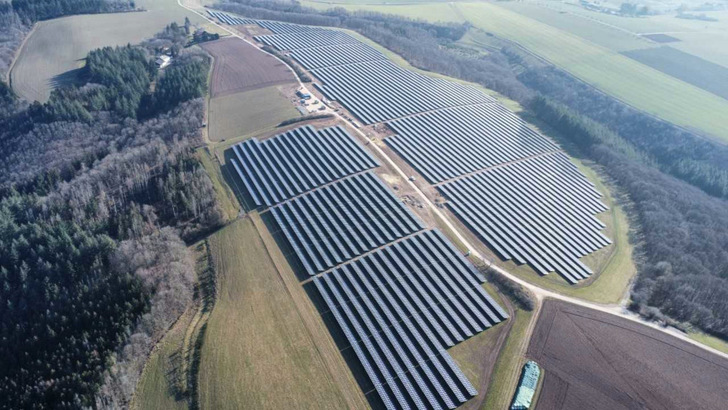 Solar park of Enovos Renewables in Weidingen in the southern Eifel, Germany. - © Enovos Renewables
 Solar park of Enovos Renewables in Weidingen in the southern Eifel, Germany.