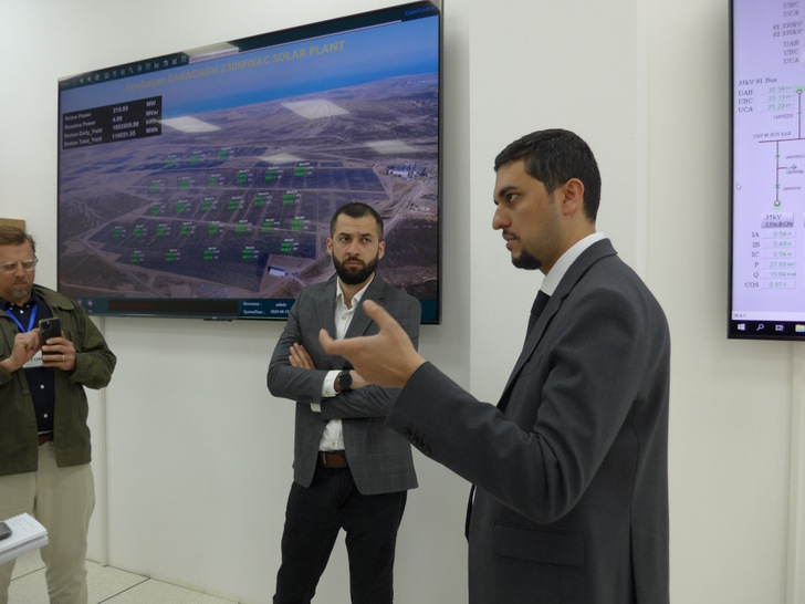 Kamran Huseynov, Deputy Director, Azerbaijan Renewable Energy Agency (AREA), and Kamil Manafov, Project Manager Masdar, in the control room of the Garadagh solar park (from right). - © H.C. Neidlein
