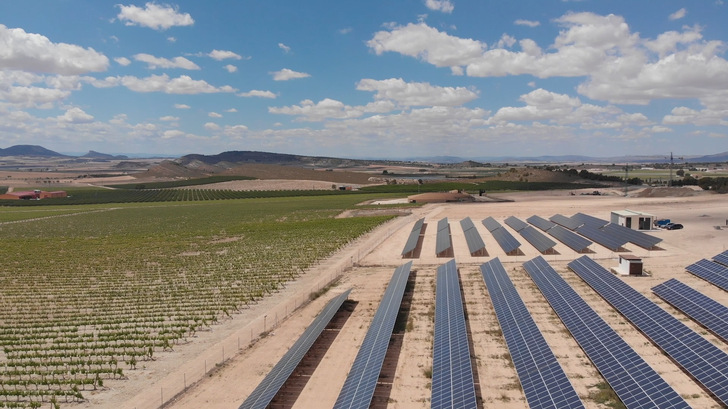 A winery in Murcia/Spain is powered by PV and the C&I energy storage solution of Sigenergy, additionally fast EV-charging is provided. - © Sigenergy
