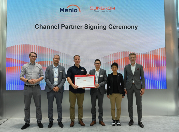 From the left: Marcin Zienkiewicz, Head of Procurement and Trading at Menlo Electric, Christian Welz,  Distribution Director BeNeLux, Central, Northern & Eastern Europe at Sungrow, Bartosz Majewski, CEO at Menlo Electric, Michal Klos, Head of CEE at Sungrow, Meng Yang, VP Distribution at Sungrow Europe, Marcin Grochala, CCO at Menlo Electric. - © Menlo Electric