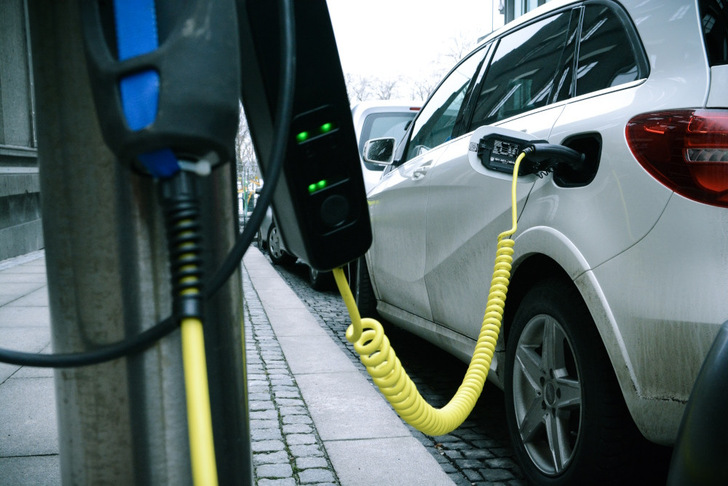 E-cars are booming in Norway. Now a grid operator is offering a special electricity tariff for grid-friendly charging in certain regions. - © AHK Norway