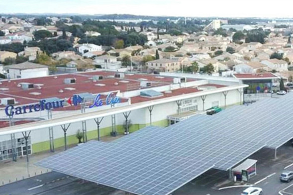 Carrefour is having 350 of the car parks in front of its supermarkets covered with solar panels. - © Greenyellow