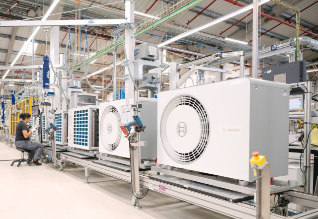 The production of air-to-water heat pumps at Bosch. - © Bosch The production of air-to-water heat pumps at Bosch.