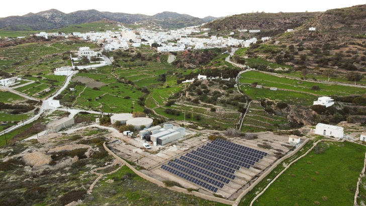 Desalination units (left) and PV system are located close to Kimolos village. - © Sungrow