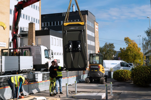 © Jolt Energy Installation of one of the fast-charging stations in Stockholm, that are connected to the low-voltage distribution grid.
