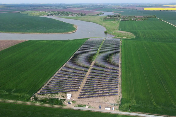 © Photon Energy New solar park near Sarulesti in the district of Calarasi in southwestern Romania.