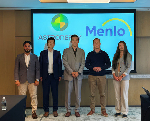© Menlo Electric Lin He - General Manager, International Sales Astronergy,Troy Xu - Regional General Manager MENA Astronergy, Khaled Kashwaa - Regional Aales Manager, MENA Astronergy, Bartosz Majewski, CEO, Menlo Electric  Katarzyna Wilczewska - Supply Chain Manager, Menlo Electric (from left).