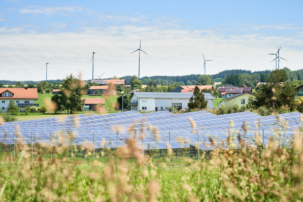 © Siemens PV and and wind power in Germany – a new study shows that a 100% net-zero energy system is not utopian.