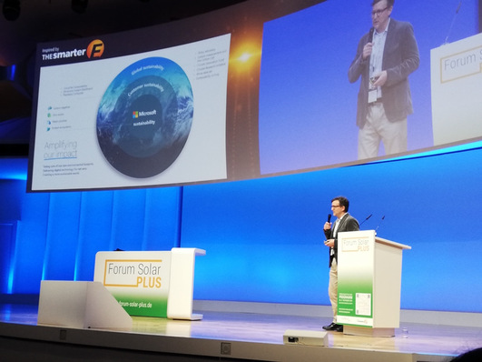 © Hans-Christoph Neidlein Sean Jones, Chief Sustainability Officer at Microsoft Germany, at the Solar Plus 2024 Forum in Berlin.