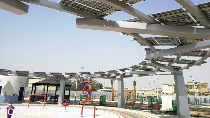© Gridparity Shade-providing solar system: just one example of the many possibilities that urban photovoltaics offers for the energy transition in cities.