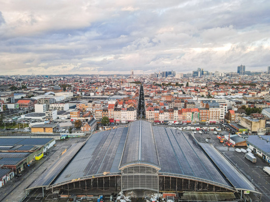 © Skysun Blends harmoniously into the cityscape: the “SolarMarket” in Anderlecht, part of the Brussels metropolitan area in Belgium.
