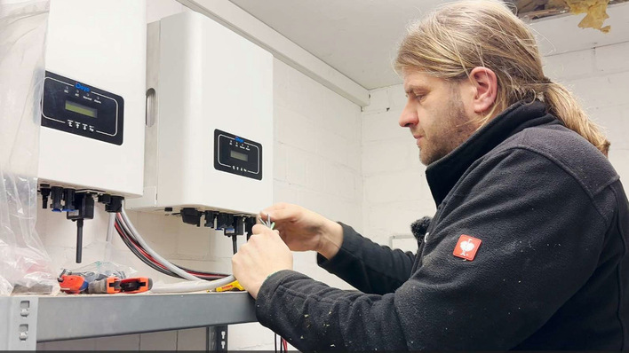 © Laudeley The two inverters of the two systems are installed on the same roof.