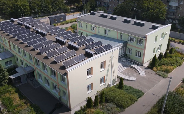© RePower Ukraine Kharkiv children‘s hospital with rooftop PV.