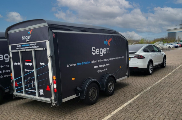 © Segen PV system components are delivered in aerodynamic pods pulled by electric SUVs.