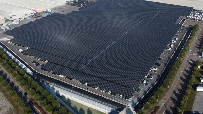 © Axpo A sea of solar on top, hundreds of cars underneath.
