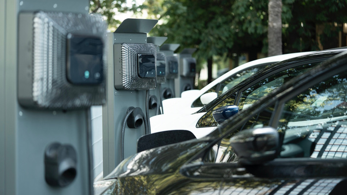 © Wallbox Chargers A fleet of electric vehicles functioning as mobile storage at the headquarters of Wallbox Chargers in Barcelona.