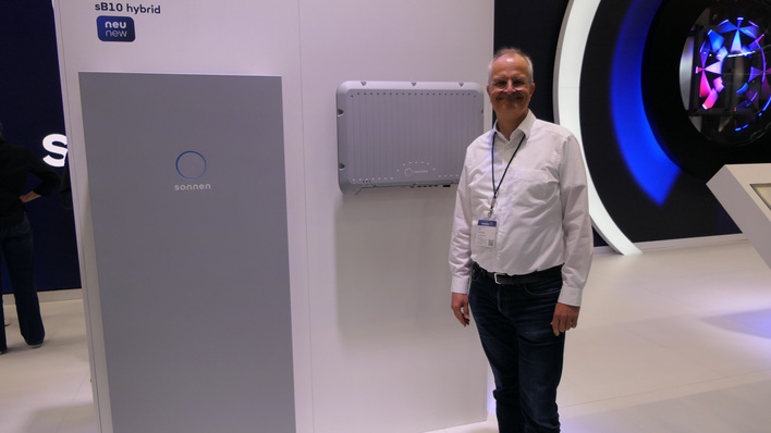© Niels H. Petersen Sonnen CTO Ralf Plieninger with the new Sonnenbatterie hybrid.