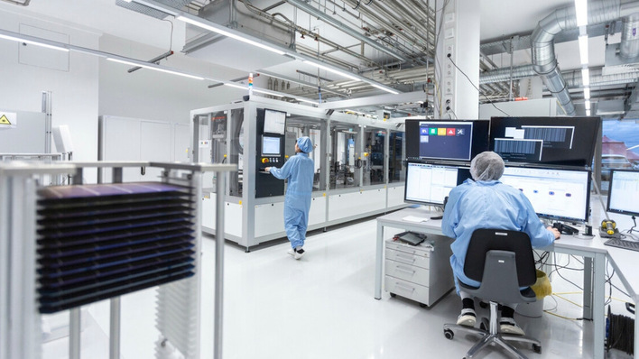 © Fraunhofer ISE/Dirk Mahler Hair nets and precision tools for the advanced analysis of measurement data.