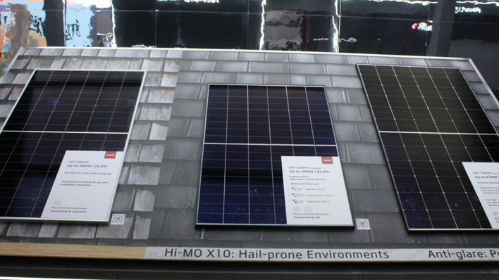 © Heiko Schwarzburger Longi presented variations of its new and flexible Hi-Mo X10 solar module.