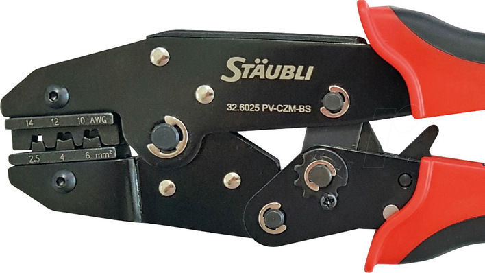 © Stäubli The jaws of a certified crimper deliver tonnes of force – enough to make or break a 25-year solar installation.