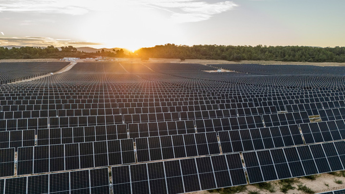 © ABO Energy A sea of black never looked so bright – the Valdezorita solar park in Castilla-La Mancha is just one of many that can contribute to supply security.