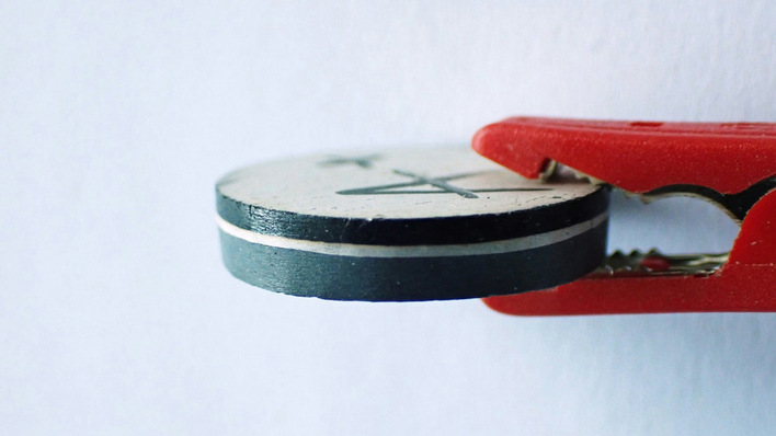 © Fraunhofer IPA/Jonas Heldt The sintered solid-state battery cell developed at Fraunhofer IPA.