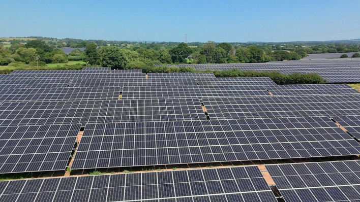 © RWE Nestled among the Devon countryside – Langford Solar Farm.