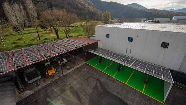 © Sonnen The nine series-connected sonnenBatterie 10 units are powered by a 60 kW photovoltaic system.