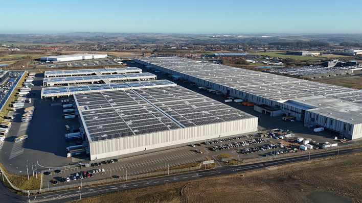 © Ernst Schweizer The Danish logistics hub is now fully topped with PV modules by SolarFuture