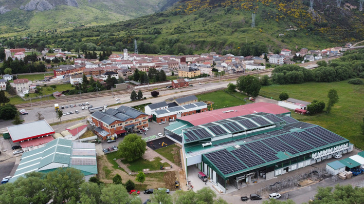 © Kostal 613 kW rooftop system helps Spanish food producer Ezequiel offset rising power costs.