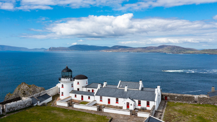 © Fáilte Ireland Looking out towards a clean energy future – the view from Loop Head Lighthouse in western Ireland.