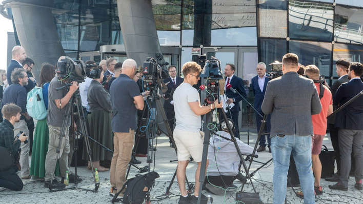 © PAP Representatives from Poland’s grid operator and Energy Ministry address the press following the announcement of the new anti-blackout measures