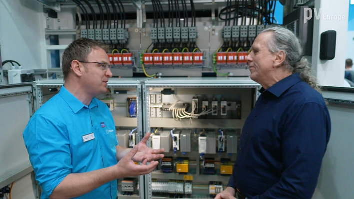 © Vorsatz Media Franz-Josef Feilmeier (left) chatting with Heiko Schwarzburger from pv Europe.