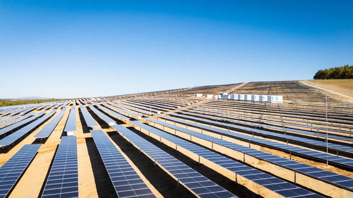 © SUNOTEC On the slopes of Verinsko, SUNOTEC’s hybrid park delivers clean power and grid stability in a single site